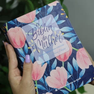 A Bíblia da Mulher | Portátil | NAA | Capa Tulipa Azul