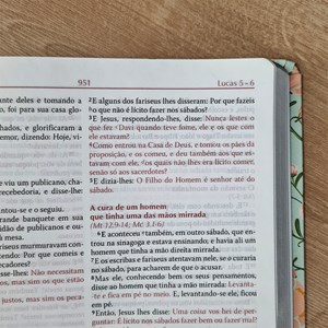 A Bíblia da Pregadora | ARC | Letra Normal | Verde Floral