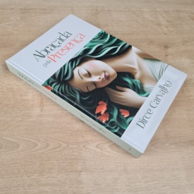 Segunda imagem do produto Abraçada pela Presença | Dirce Carvalho