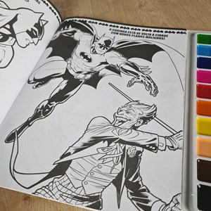Batman Livro para Pintar com Aquarela