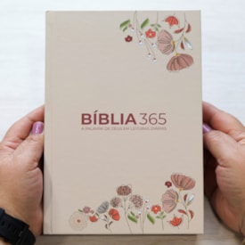 Segunda imagem do produto Bíblia 365 Flores Creme | NVT | Letra Grande | Capa Dura