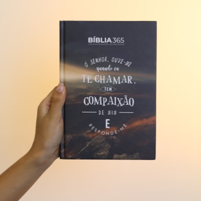 Segunda imagem do produto Bíblia 365 Responda-me | NVT | Letra Grande | Capa Dura