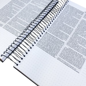 Segunda imagem do produto Bíblia Anote Espiral Dourado | NVI | Letra Normal | Com Espaço para Anotações