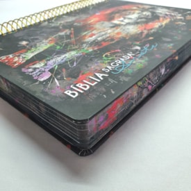 Segunda imagem do produto Bíblia Anote Espiral Leão Grafite | NVI | Letra Normal | Com Espaço Para Anotações