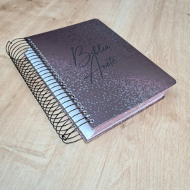 Segunda imagem do produto Bíblia Anote Espiral Púrpura | NVI | Letra Grande | Com Espaço Para Anotações