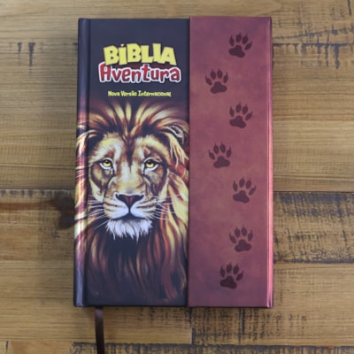 Segunda imagem do produto Bíblia Aventura Para Crianças | NVI | Leitura Perfeita | Capa Dura Leão com Fechamento em Imã