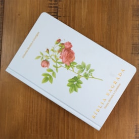 Segunda imagem do produto Bíblia Botão de Rosa | ARC | Letra Grande | Capa Dura | Harpa Avivada e Corinhos