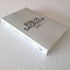 Segunda imagem do produto Bíblia Caminho da Cruz | NVI | Leitura Perfeita | Brochura