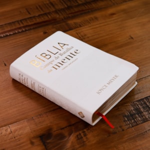 Segunda imagem do produto Bíblia Campo de Batalha da Mente | NVA | Letra Normal | Capa Luxo Branca