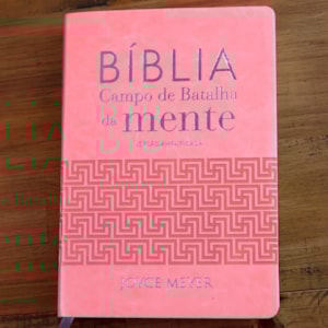 Segunda imagem do produto Bíblia Campo de Batalha da Mente | NVA | Letra Normal | Capa Luxo Rosa
