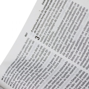 Segunda imagem do produto Bíblia com Harpa Cristã | Letra Grande | ARC | Couro Rosa Claro