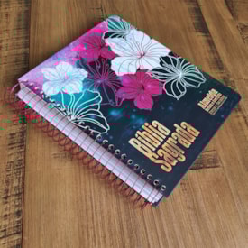 Segunda imagem do produto Bíblia com Pautas para Anotações | ARC | Harpa e Corinhos | Letra Normal | Capa Dura Espiral Floral Magenta