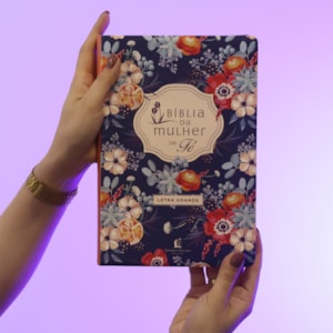Segunda imagem do produto Bíblia da Mulher de Fé | NVI | Letra Grande | Capa Couro Soft Florida