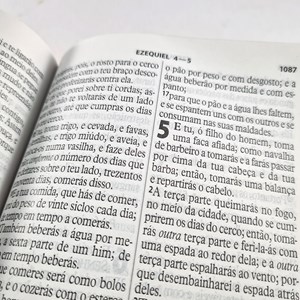 Bíblia da Mulher Vitoriosa | Letra Gigante | ARC | Dourada