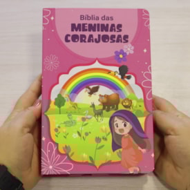 Segunda imagem do produto Bíblia das Meninas Corajosas | ARC | Capa Dura Rosa | Harpa Avivada e Corinhos