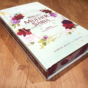 Bíblia de Estudo da Mulher Sábia | ARC | Harpa Avivada | Capa Dura Floral Verde