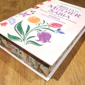 Segunda imagem do produto Bíblia de Estudo da Mulher Sábia | ARC | Harpa Avivada | Capa Dura Tulipa Rosas