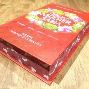 Segunda imagem do produto Bíblia de Estudo da Mulher Sábia | ARC | Harpa Avivada | Capa Hibisco Vermelha