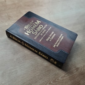 Segunda imagem do produto Bíblia de Estudo do Homem Sábio | ARC | Letra Gigante | C/ Harpa e Corinhos | Capa Luxo Preta e Marrom