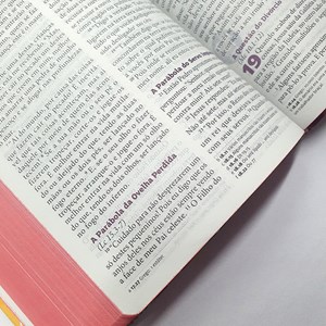 Bíblia de Estudo Ella | NVI | Letra Média | Capa Flexível Flores
