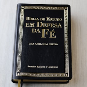 Segunda imagem do produto Bíblia de Estudo em Defesa da Fé | ARC | Luxo Preta