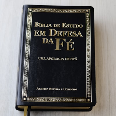 Segunda imagem do produto Bíblia de Estudo em Defesa da Fé | ARC | Luxo Preta