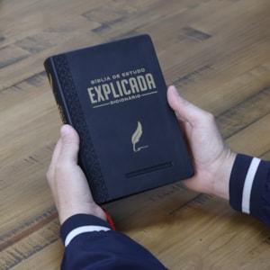 Segunda imagem do produto Bíblia de Estudo Explicada | ARC | Letra Média | Luxo Preta