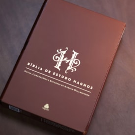Segunda imagem do produto Bíblia de Estudo Hagnos | King James | Capa Luxo Marrom