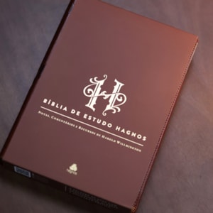 Segunda imagem do produto Bíblia de Estudo Hagnos | King James | Capa Luxo Marrom