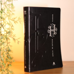 Segunda imagem do produto Bíblia de Estudo Hagnos | King James | Capa Luxo Preta