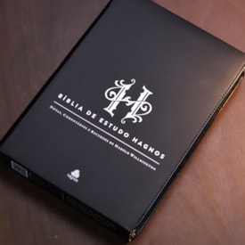 Segunda imagem do produto Bíblia de Estudo Hagnos | King James | Capa Luxo Preta