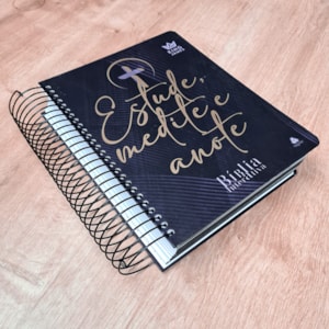 Segunda imagem do produto Bíblia de Estudo Interativa | KJC | Letra Normal | Capa Dura Espiral Tradição