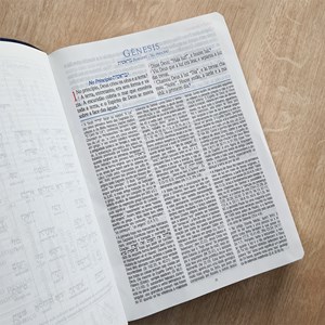 Bíblia de Estudo King James Atualizada | 1611 | Letra Normal | Capa Luxo Vinho