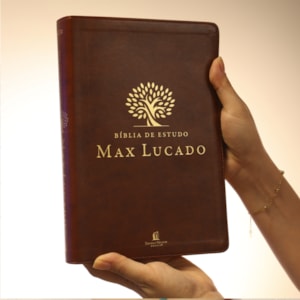 Segunda imagem do produto Bíblia de Estudo Max Lucado | NVI | Leitura Perfeita | Capa Luxo Marrom