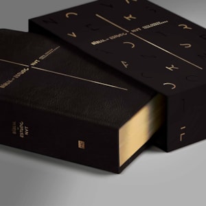 Segunda imagem do produto Bíblia De Estudo NVT | Capa Luxo Preta