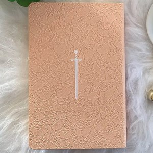 Bíblia de Estudo para Mulheres | BKJ 1611 | Letra normal | Capa Luxo Rose e Branco