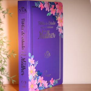 Segunda imagem do produto Bíblia de Estudo Para o Cotidiano da Mulher | NVA | Full Collor | Capa Dura Lilás