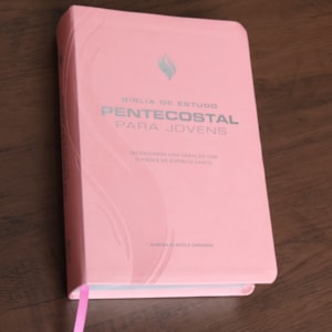 Segunda imagem do produto Bíblia de Estudo Pentecostal para Jovens | ARC | Letra Média | Luxo Rosa
