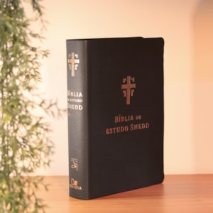 Segunda imagem do produto Bíblia de Estudo Shedd | A21 | Couro Legítimo Preto
