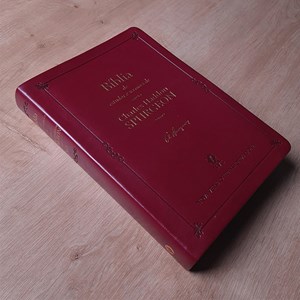 Bíblia de Estudos e Sermões de C. H. Spurgeon | NVT | Letra Normal | Capa Luxo Vinho