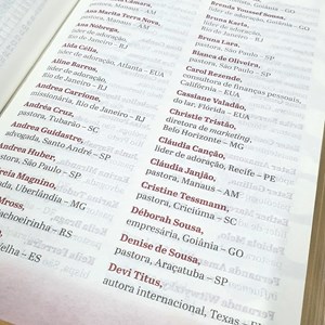 Bíblia de Toda Mulher | NAA | Capa Luxo Vinho