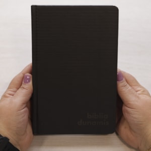 Segunda imagem do produto Bíblia Dunamis All black | NVI | Letra Normal | Capa Dura Preta