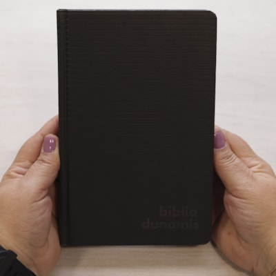 Segunda imagem do produto Bíblia Dunamis All black | NVI | Letra Normal | Capa Dura Preta