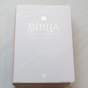 Segunda imagem do produto Bíblia Estudo Orientação | NVI | Letra Normal | Capa Rose Gold