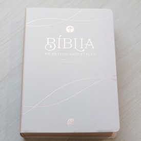 Segunda imagem do produto Bíblia Estudo Orientação | NVI | Letra Normal | Capa Rose Gold