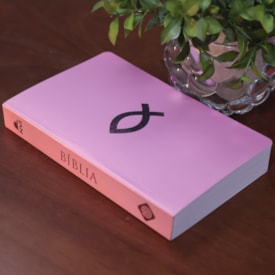 Segunda imagem do produto Bíblia Flexível Peixe | NVI | Capa Rosa