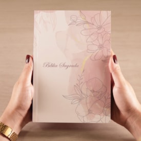 Segunda imagem do produto Bíblia Floral Rosa | ARC | Letra Maior | Harpa e Corinhos | Capa Brochura