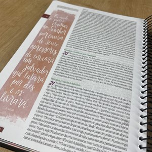 Bíblia Ilustrada Anote Flores para Você | NVT | Letra Normal | Capa Dura Espiral