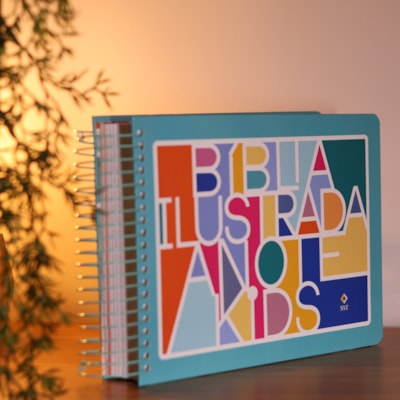 Segunda imagem do produto Bíblia Ilustrada Anote Kids | NVT | Capa Dura Colors