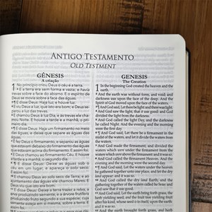 Bíblia King James 1611 | Bilíngue | Letra Normal | Capa Luxo Preta